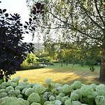 Вилла Cozy In With Private Garden *
